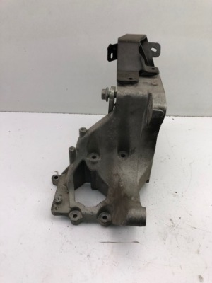 Opel insignia 2.0 cdti кронштейн двигателя 55574721 фото №1