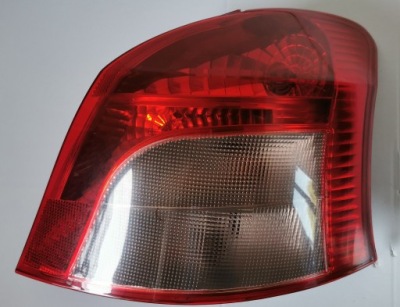 Toyota yaris ii лампа задняя задняя правая 5дверь фото №1
