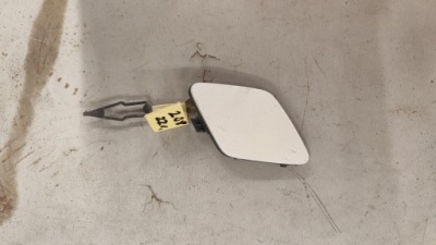 Заглушка фаркоп бампера перед peugeot 208 ii оригинал белый перламутр фото №1