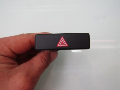 Hr-v ii 18r вимикач світла аварійних кнопка фото №1