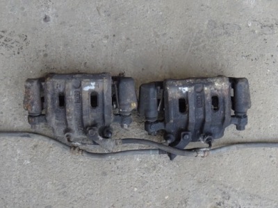 Pajero ii супорт гальмівний перед лівий правий 90-99r фото №1