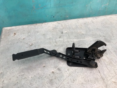 Vw phaeton замок засувка капот 3d0823480e фото №1