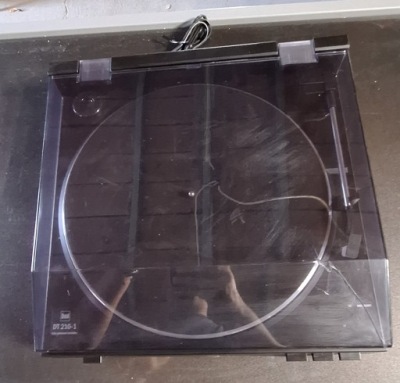 Gramofon Dual DT 210 z wejściem USB OPIS