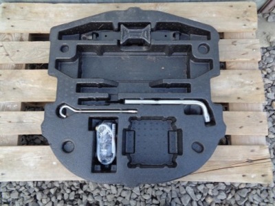 Вкладиш колеса запасного домкрат suzuki kizashi 09- фото №1