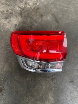 Jeep grand cherokee wk2 лампа ліва задня оригінал фото №1