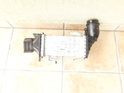 Vw audi seat 04e145785e радіатор інтеркулер фото №1