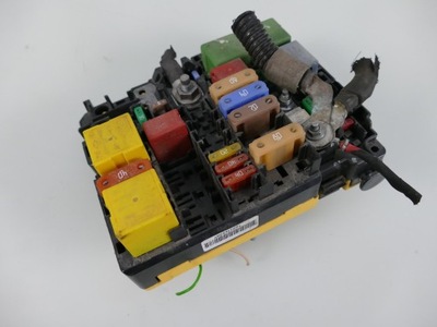 Peugeot 208 gti lif 1.6 thp коробка запобіжників фото №1