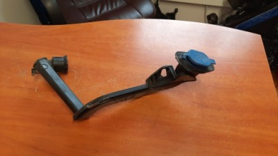 Заливная горловина бака распылителя mercedes w213 фото №1