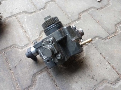 Trafic vivaro 1.6 dci насос упорскування фото №1