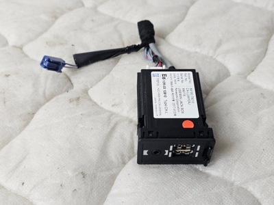 Port вхід роз'єм usb aux lexus rx iv 450 86190-78010 фото №1