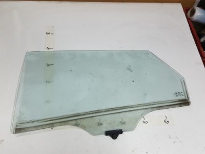 Hyundai i40 11-18r kombi скло двері ліва задня фото №1