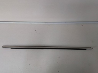 Mini clubman f54 молдинг уплотнитель дверь правый перед фото №1