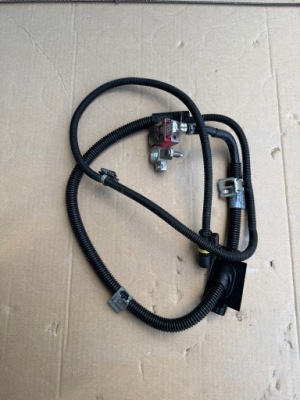 Mercedes e 212 2.2 клемма плюсовая 2044402413 фото №1