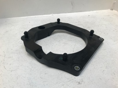 Audi a8 d4 держатель бака adblue 4h0131979b фото №1