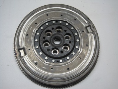 Колесо маховик renault arkana 1.6 e-tech 123108176r фото №1