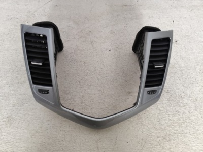 Chevrolet cruze 2012 решётка обдув средняя фото №1