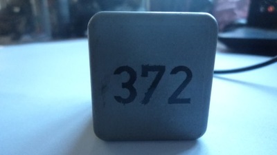 Реле audi оригинальный номер 4d0951253 фото №1