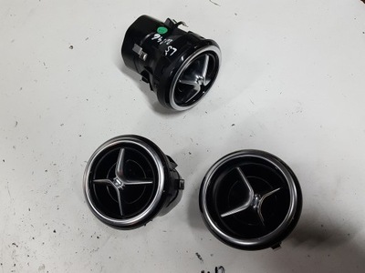 Mercedes b w246 10r- решётка обдув средняя фото №1