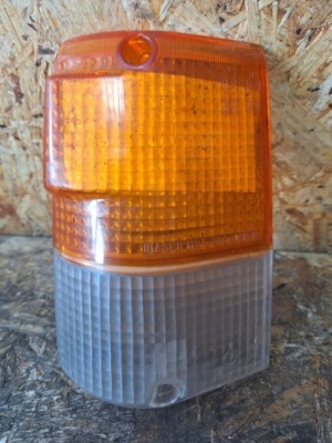 KLOSZ Blinkerleuchte Blinker rechts MITSUBISHI PAJERO und 82-91