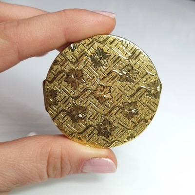 Złoty pigularz, złoto pr. 0,585 ręcznie grawerowane okrągłe puzderko
