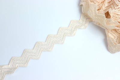 Łososiowy elastyczny haft, elastyczny tiul 1m