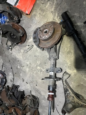 Амортизатор левый mercedes sprinter 910 18-24 поворотный кулак 2,2 cdi a9103208900 фото №1