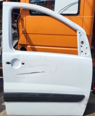 Двері праве перед peugeot expert ii citroen jumpy 2 fiat scudo оригінальний номер фото №1