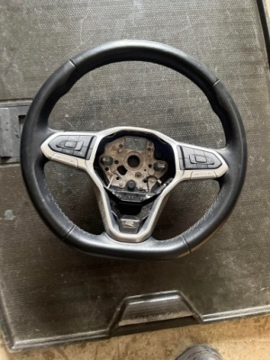 Воздуховод многофункциональный лепестки переключения vw taigo r-line повреждённая фото №1