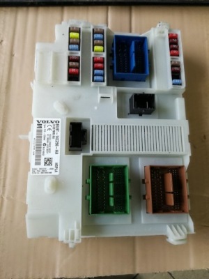 Volvo v60 s60 ii 2010 - 2018 rok коробка запобіжників 31327995 фото №1