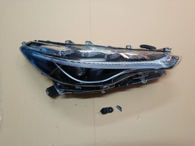 Toyota corolla cross лампа правая перед europa оригинал фото №1