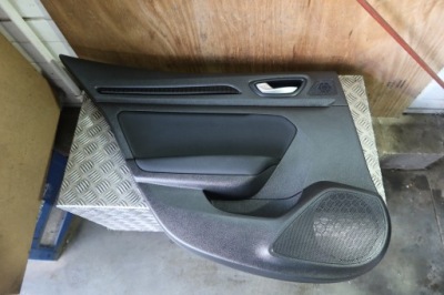 Обшивка оббивка двері лівий задня megane iv 829a13036r фото №1