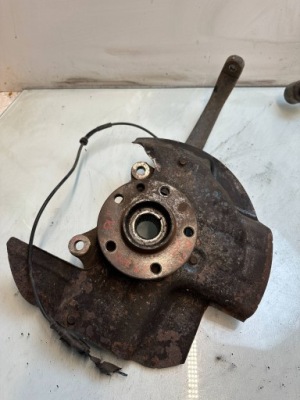 Alfa romeo 159 дизель поворотний кулак перед лівий фото №1