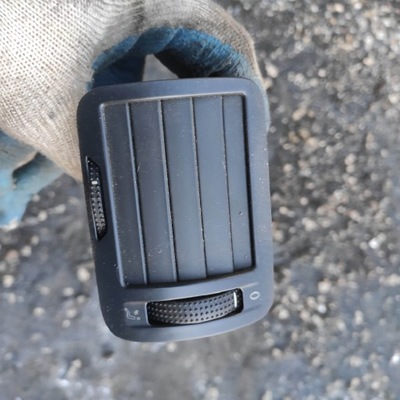 Решітка обдув ліва vw passat b5 fl фото №1