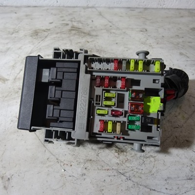 Opel insignia 2.0t коробка предохранителей 13222786 фото №1