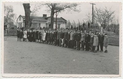 Milejów - Gimnazjum 1945 r. (243)