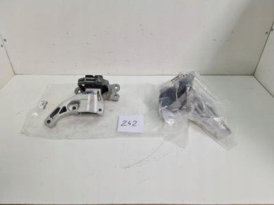 Кронштейн подушка двигателя trafic iii lift 2.0dci фото №1