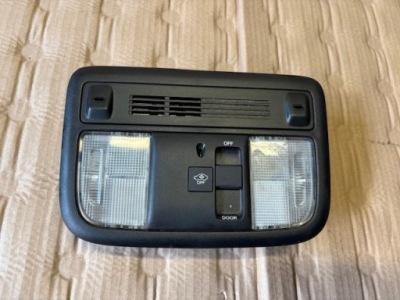 Honda civic x лампа обшивки стелі 2017-21 r. фото №1