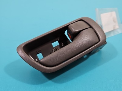 Ручка внутренняя перед правая toyota camry vi xv30 01-06 фото №1