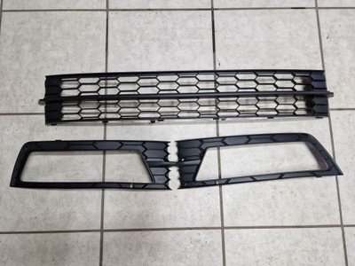 Решітка бампера skoda rapid 2012r- фото №1