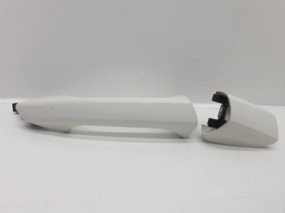 Ручка перед права зовнішня mercedes w176 a2047600270 650 білий фото №1