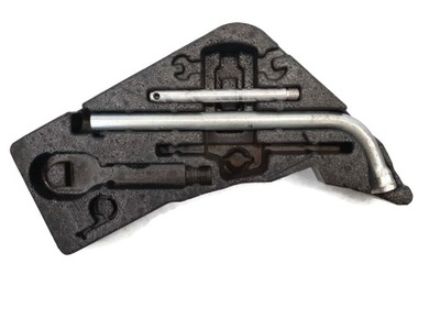 Вкладиш багажника audi q7 4l0012113c фото №1