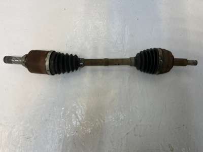Dacia duster i передняя правая приводной вал 1.6 бензин фото №1