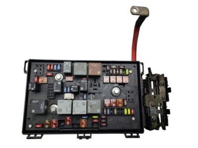 Коробка запобіжників opel astra iv j 2009-2012 13318781 фото №1