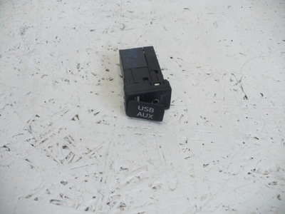 ГНЕЗДО AUX USB 86190-48030 LEXUS CT200H