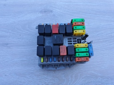 Коробка предохранителей iveco daily iv 06- 2.3 69501171 фото №1