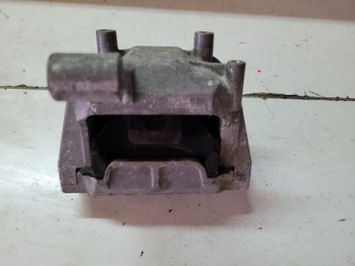 Vw tiguan 2.0 tdi подушка кронштейн двигателя фото №1