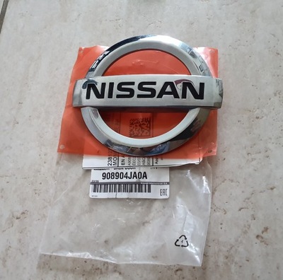 NISSAN NP300 NAVARA INSIGNIA EMBLEMA PARTE TRASERA  