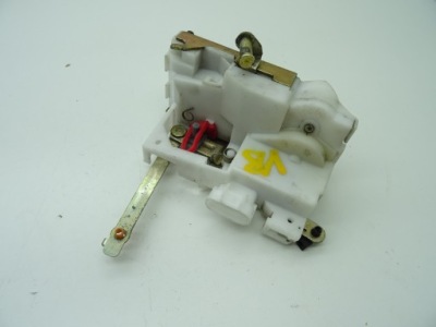 Toyota avensis t220 замок двері задніх 6906005021 фото №1