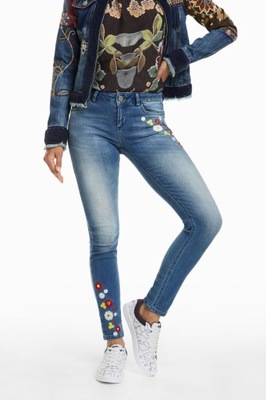 DESIGUAL NIEBIESKIE JEANSY HAFT (24)