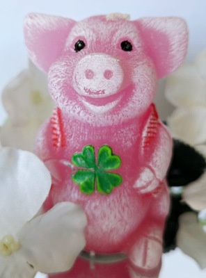 Świeczka dekoracyjna,świnka z koniczynką